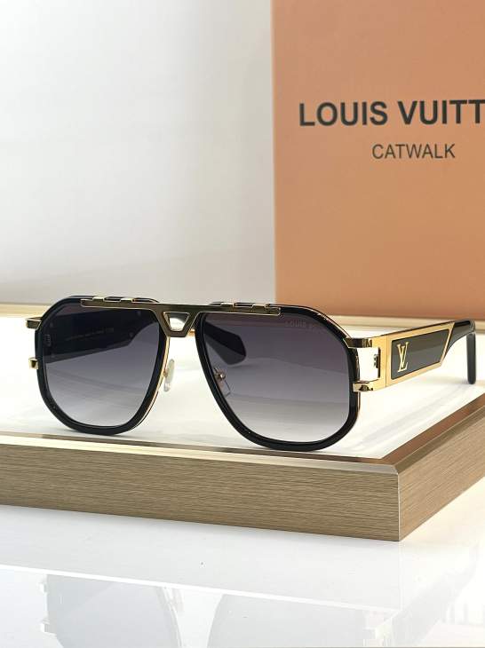 Picture of Louis Vuitton Sunglasses _SKUfw76513109fw